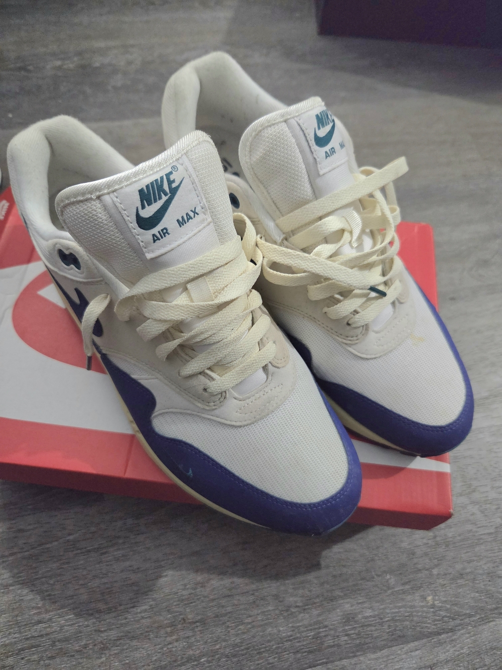 Nike Air Max Men’s Sneakers - White & Blue Size 10